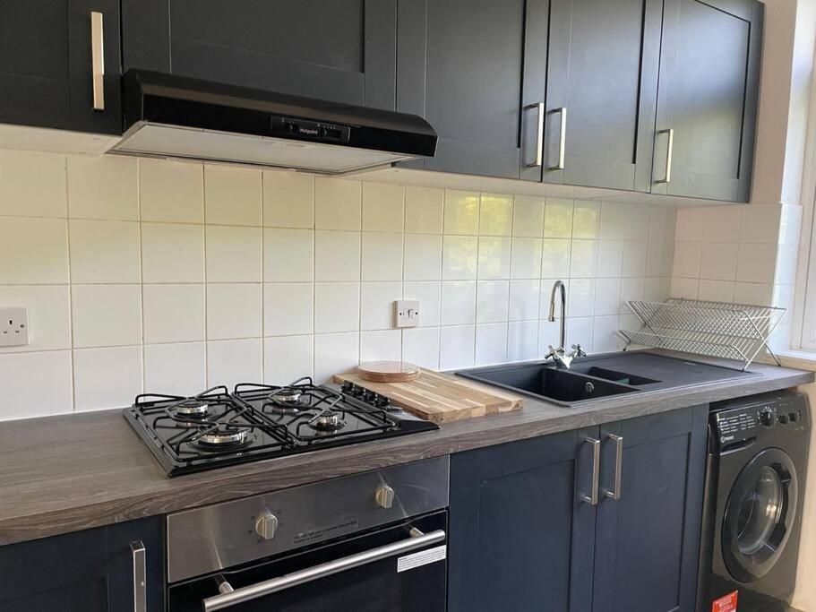5 Bed 5Mins From Wembley Stadium Londra Esterno foto