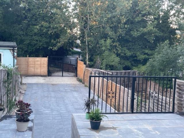 5 Bed 5Mins From Wembley Stadium Londra Esterno foto